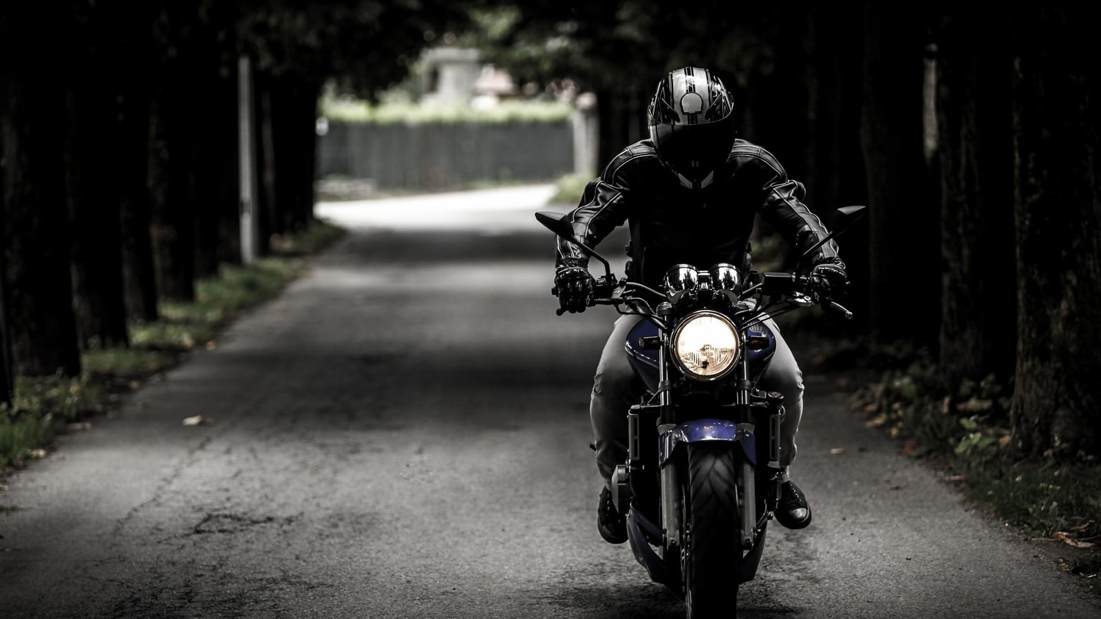 biker-motorcycle-ride-road-trip-helmet-adventure-motorbike-2560x1440-3289